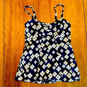 Patagonia regular fit tank top with geometric pattern.